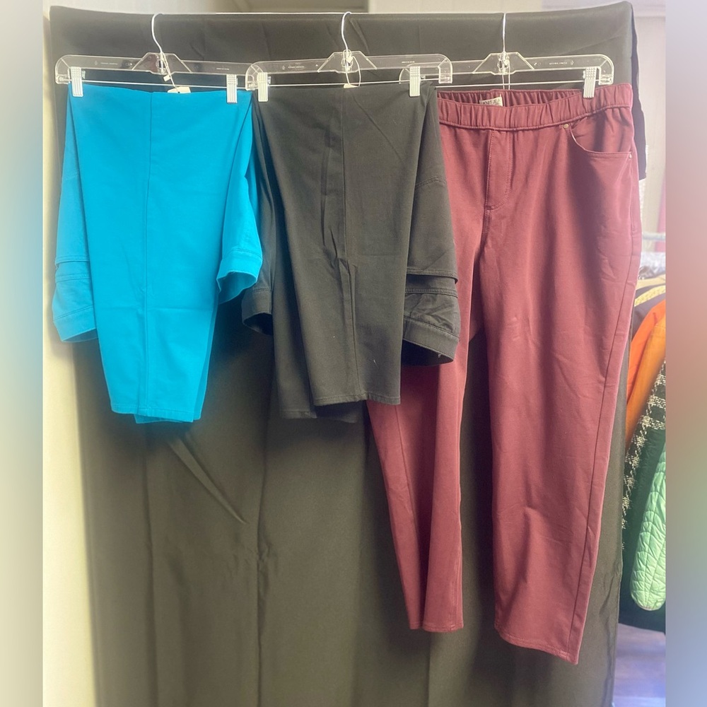 Catherines Knit Jeans in Burgundy